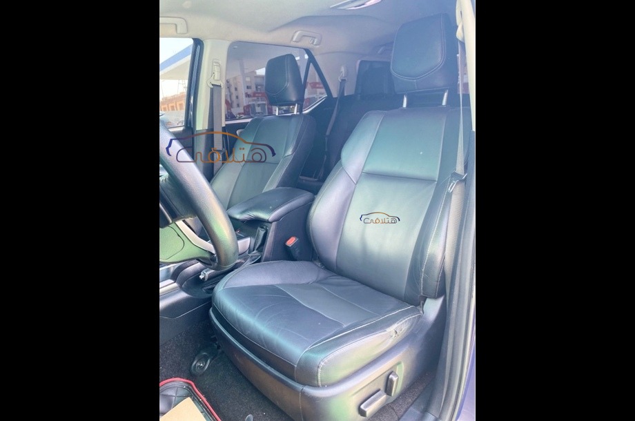 Fortuner Toyota الأزرق الداكن