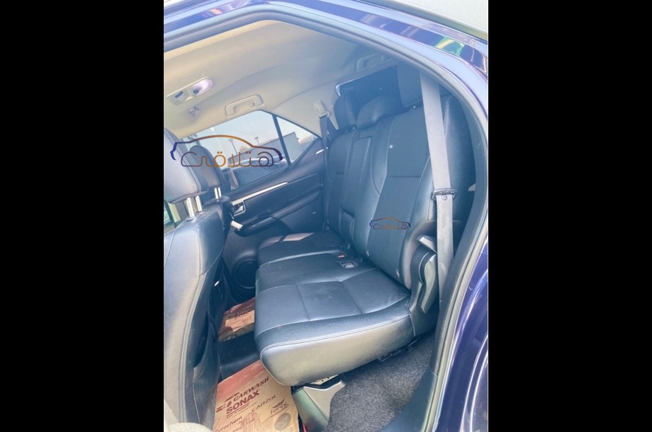 Fortuner Toyota الأزرق الداكن