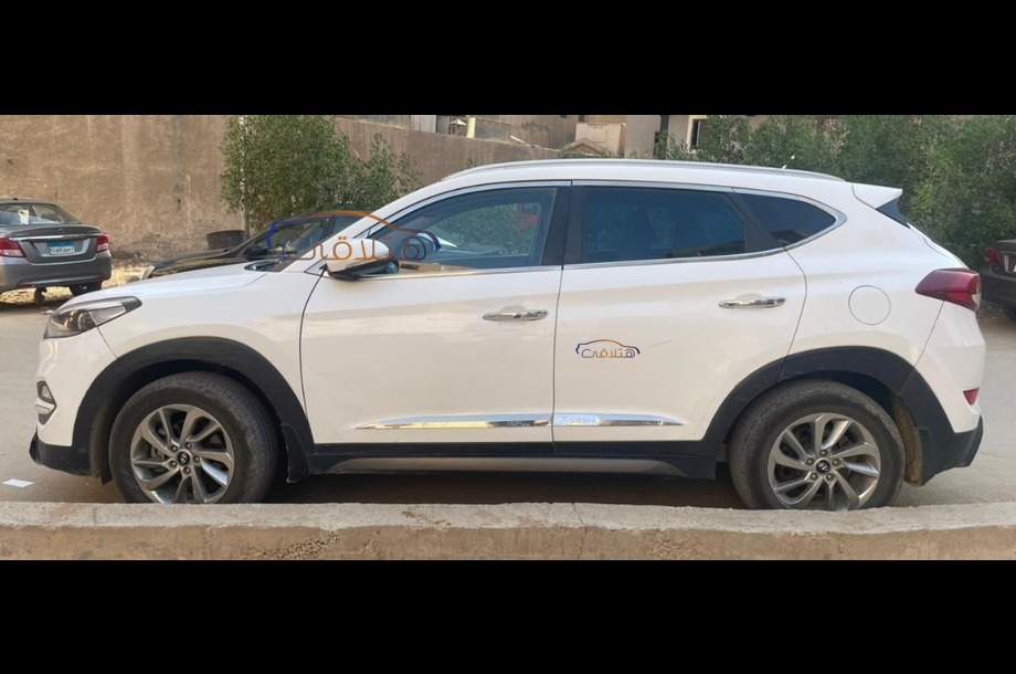 Tucson Hyundai أبيض