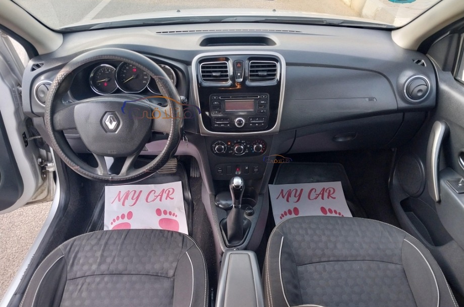 Sandero Renault فضي