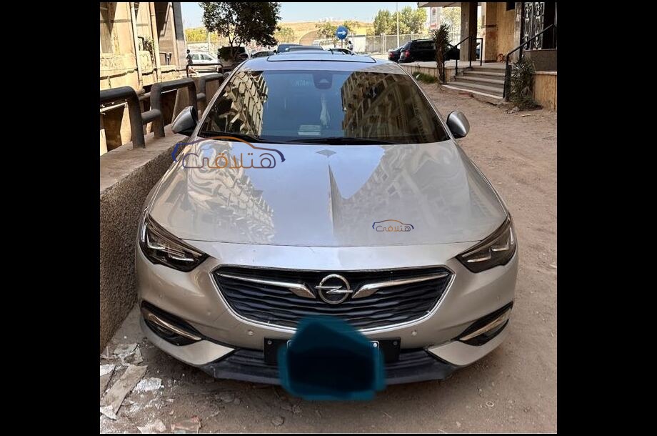 Insignia Opel فضي