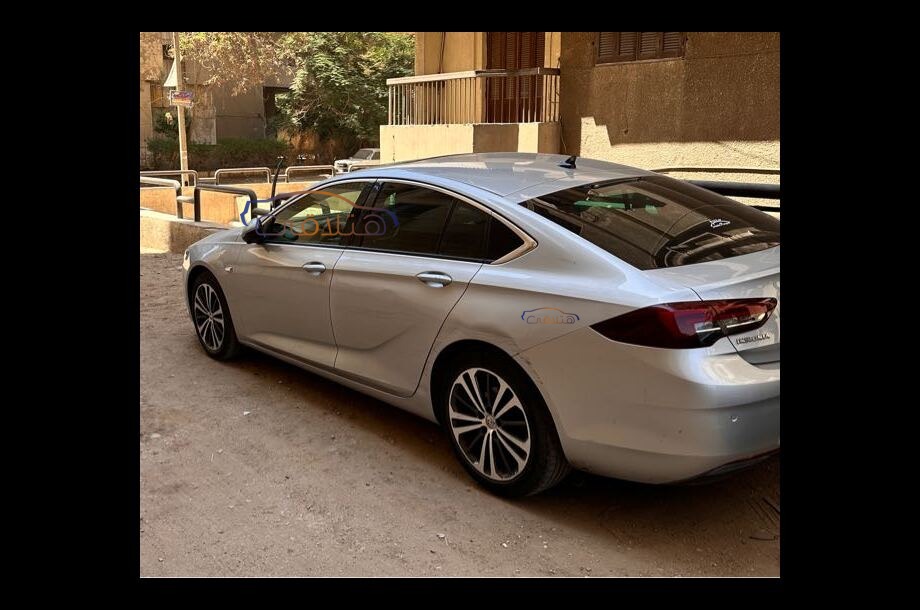 Insignia Opel فضي
