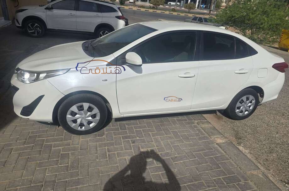 Yaris Toyota White