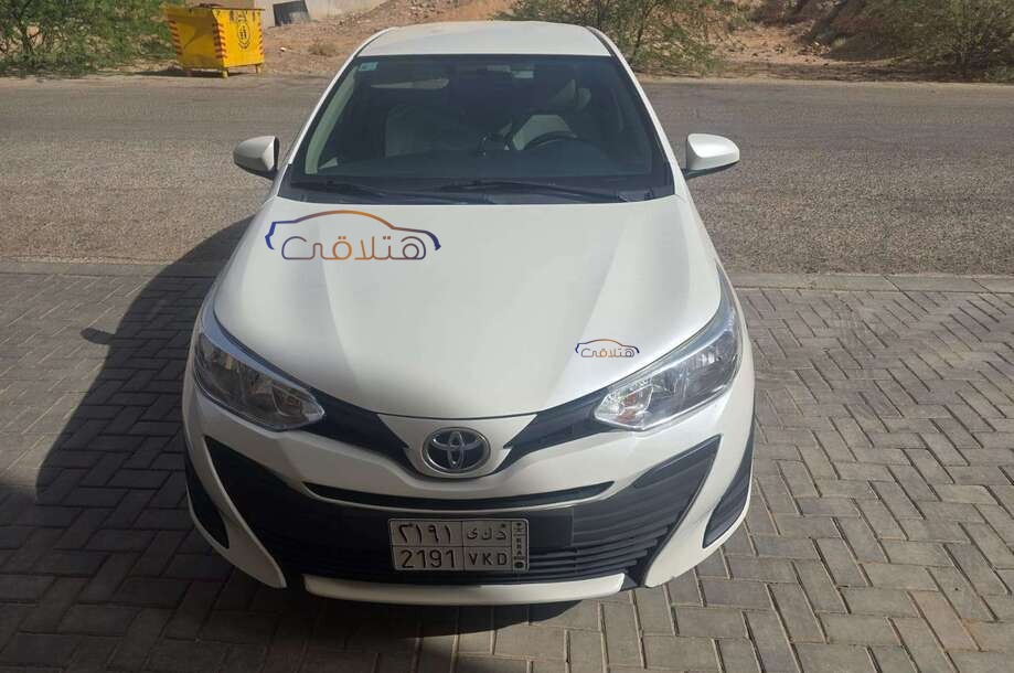 Yaris Toyota White