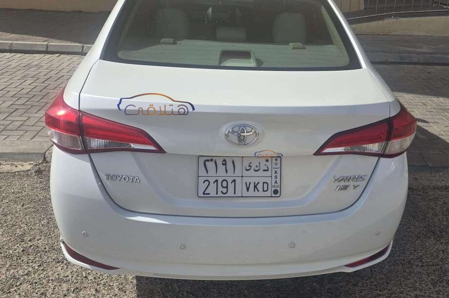 Yaris Toyota White