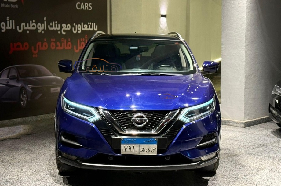 Qashqai Nissan أزرق