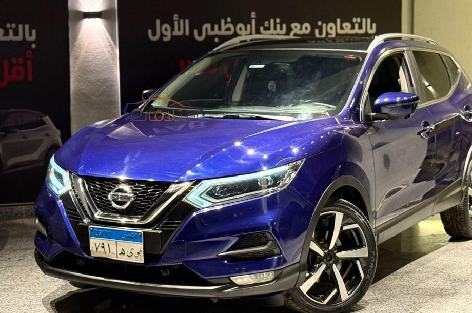 Qashqai Nissan أزرق