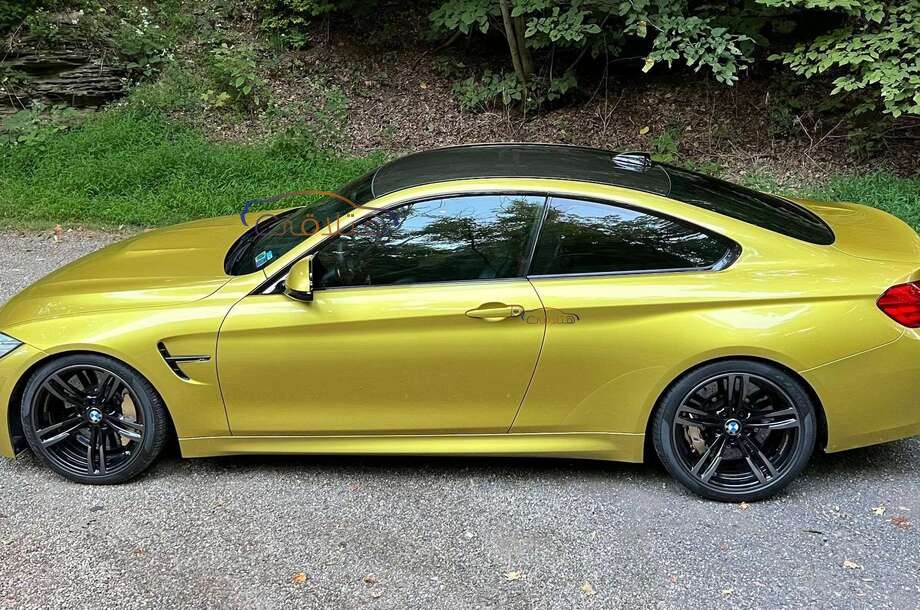 M4 BMW Gold