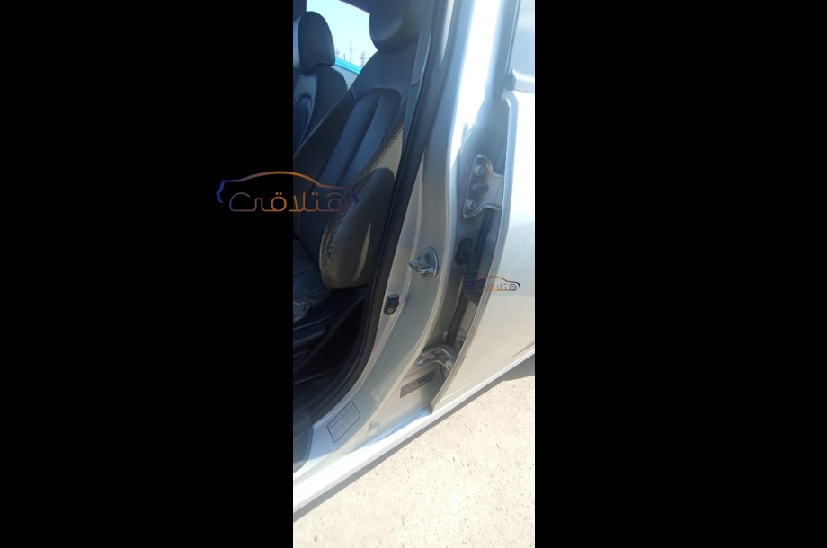 Avante Hyundai فضي