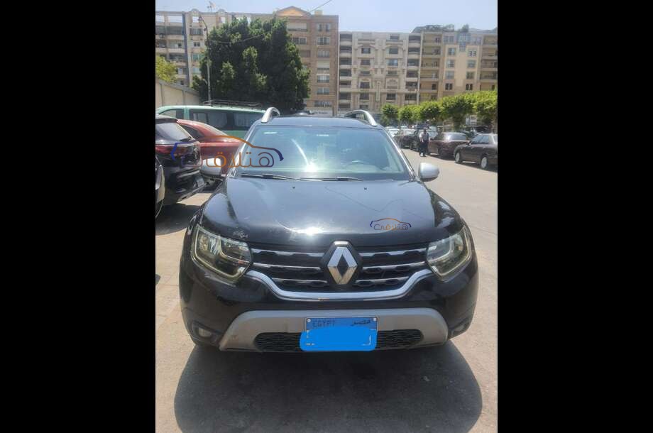 Duster Renault أسود