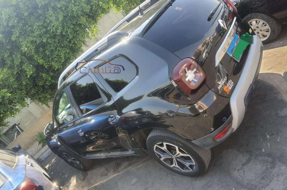 Duster Renault أسود