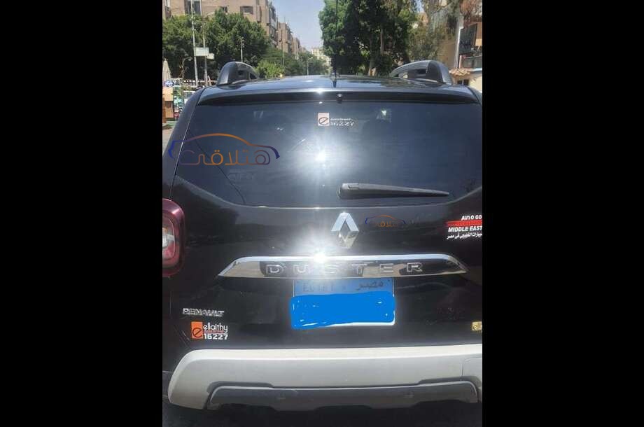 Duster Renault أسود