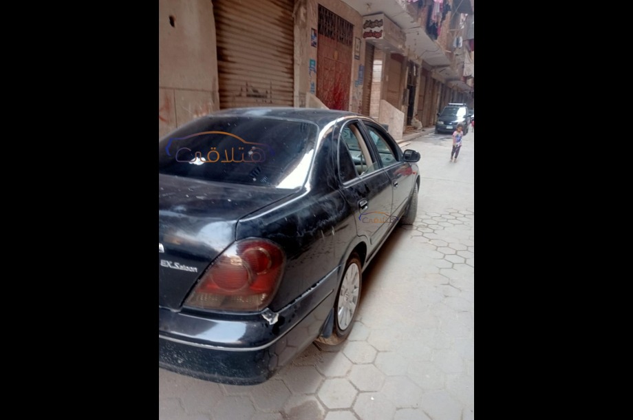 Sunny Nissan أسود