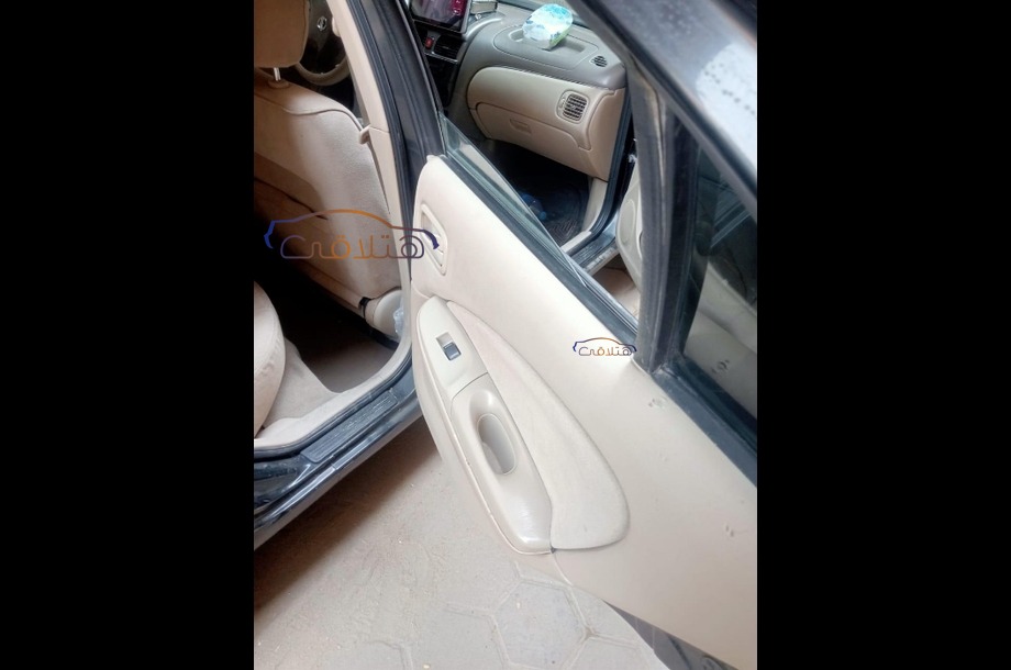 Sunny Nissan أسود