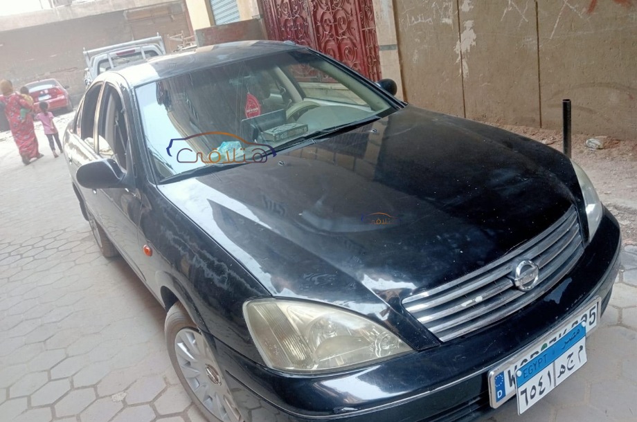 Sunny Nissan أسود