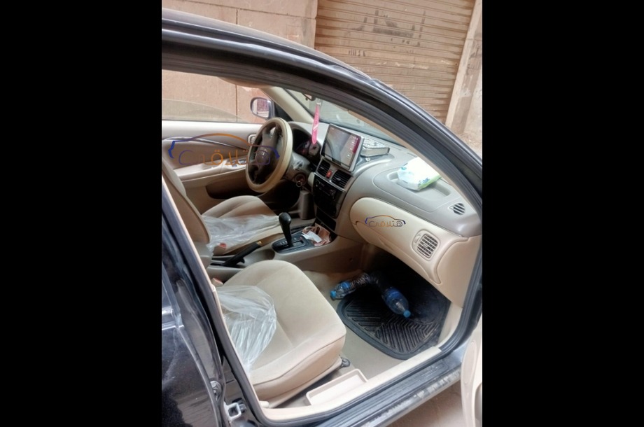 Sunny Nissan أسود