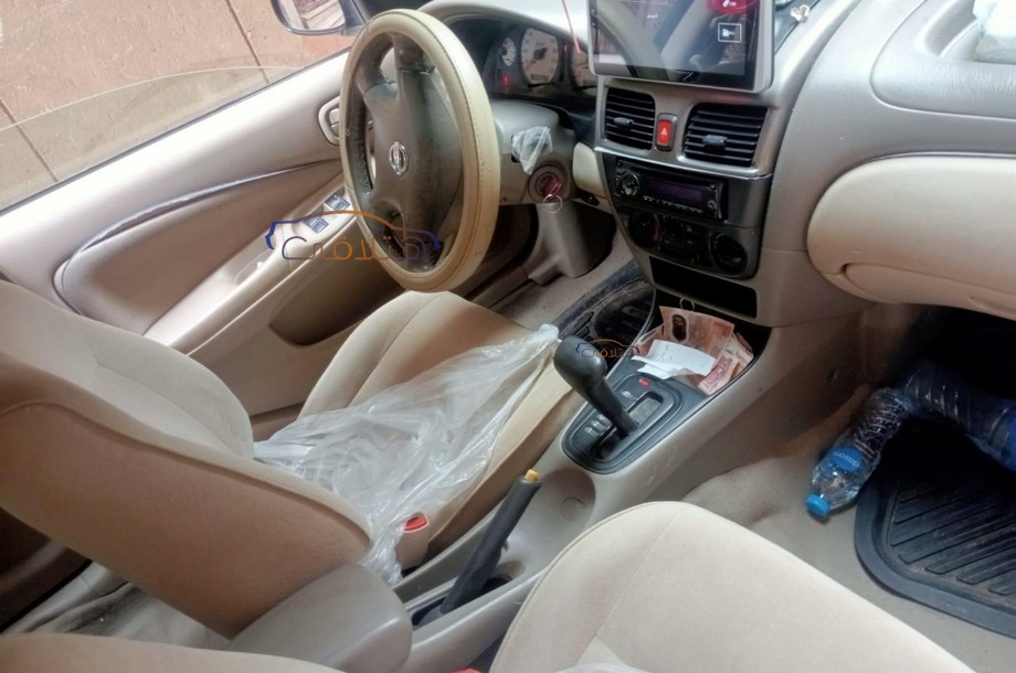 Sunny Nissan أسود