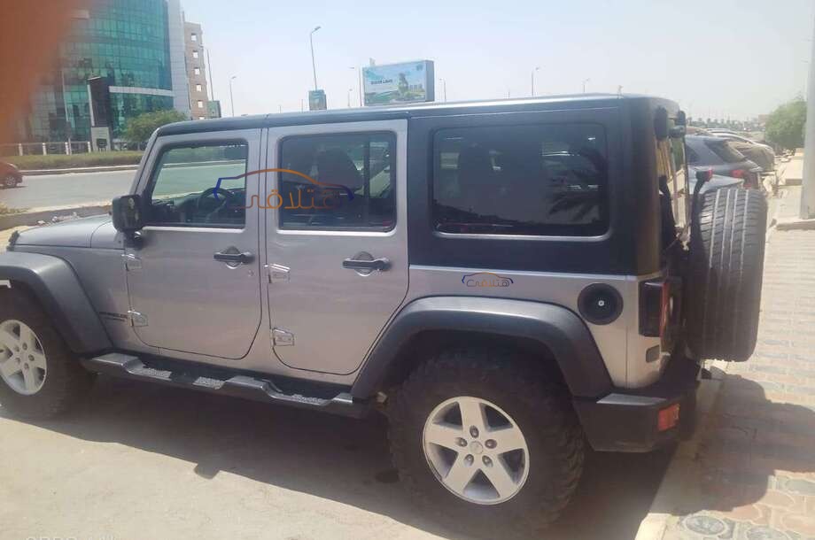 Wrangler Jeep فضي