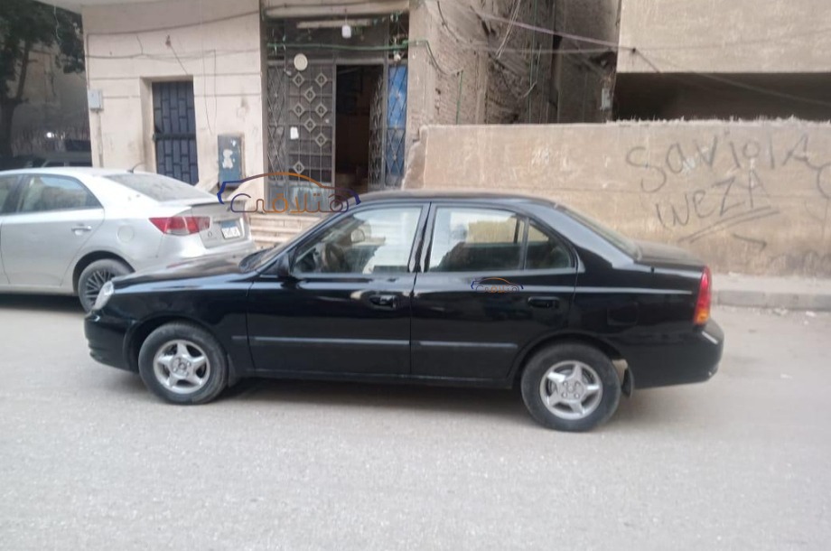 Verna Hyundai أسود