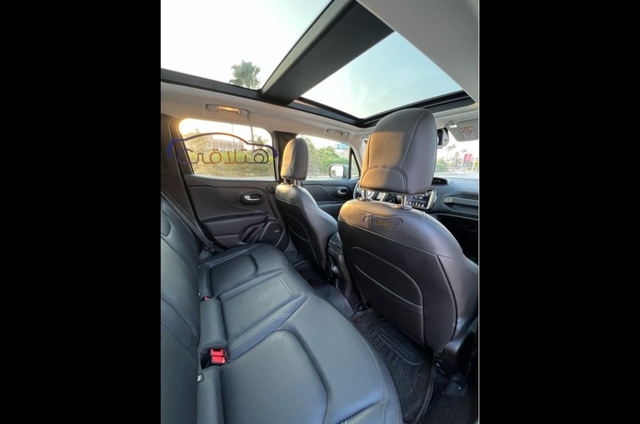 Renegade Jeep أبيض