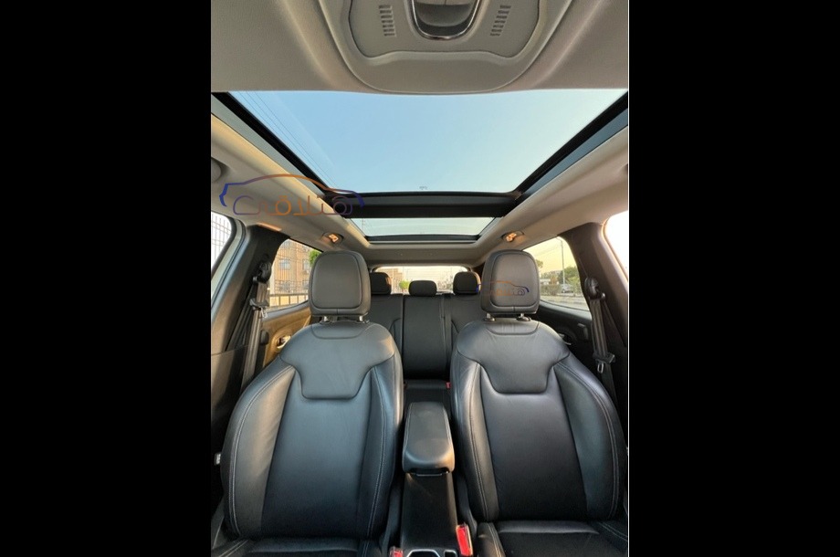 Renegade Jeep أبيض