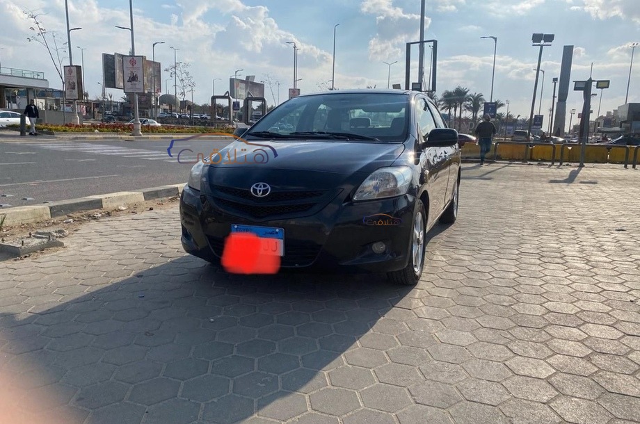 Yaris Toyota أسود