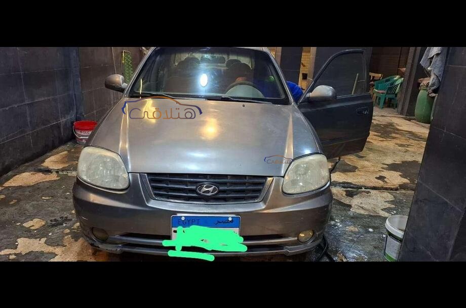 Verna Hyundai رمادي
