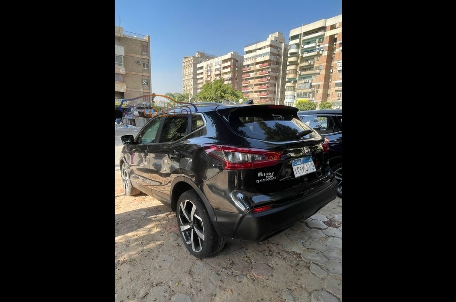 Qashqai Nissan أسود