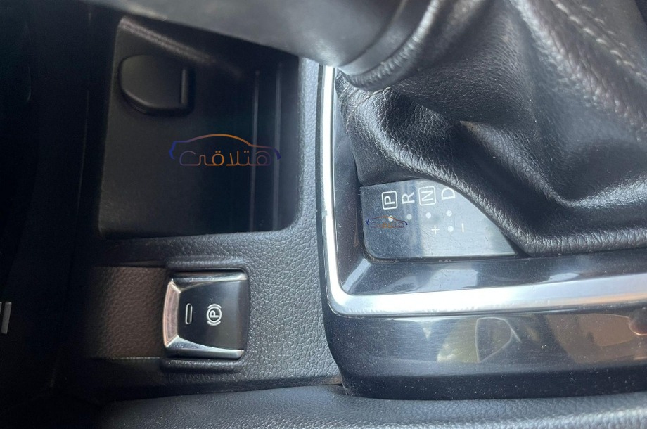 Qashqai Nissan أسود