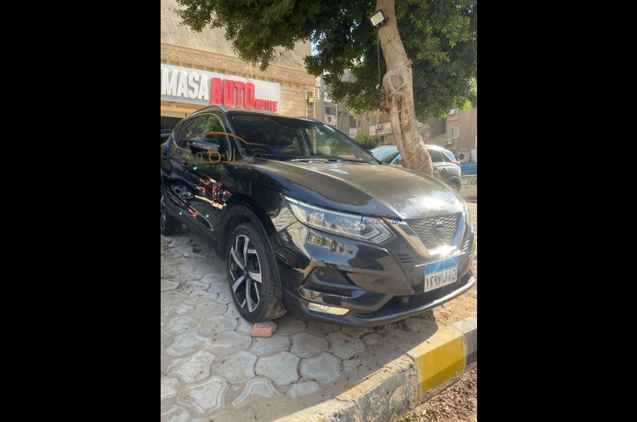 Qashqai Nissan أسود