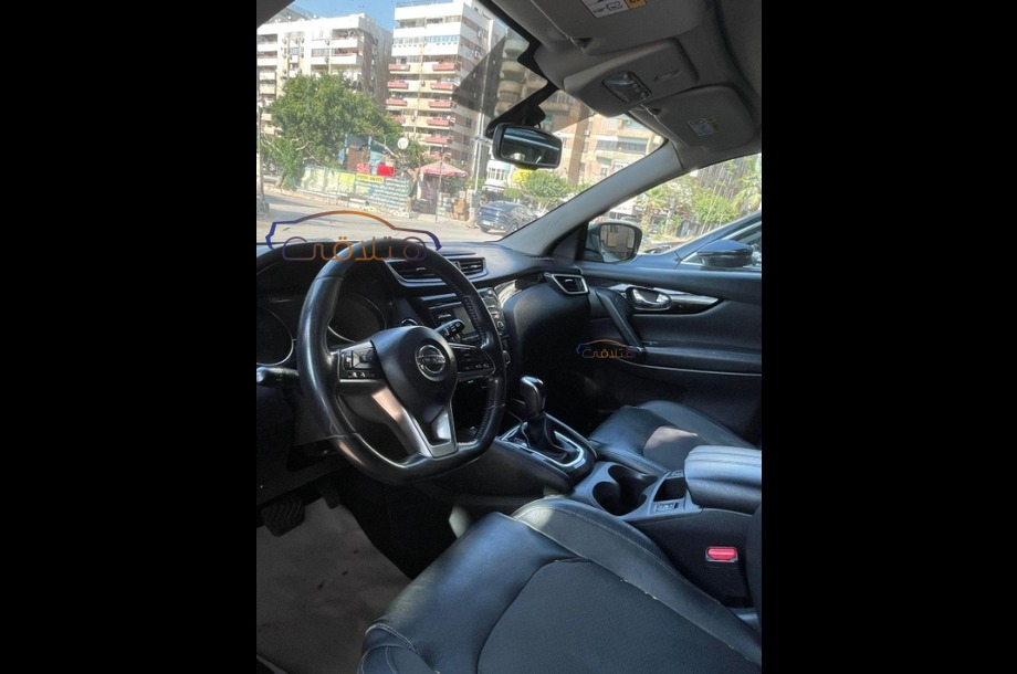 Qashqai Nissan أسود