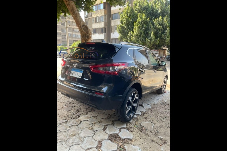 Qashqai Nissan أسود