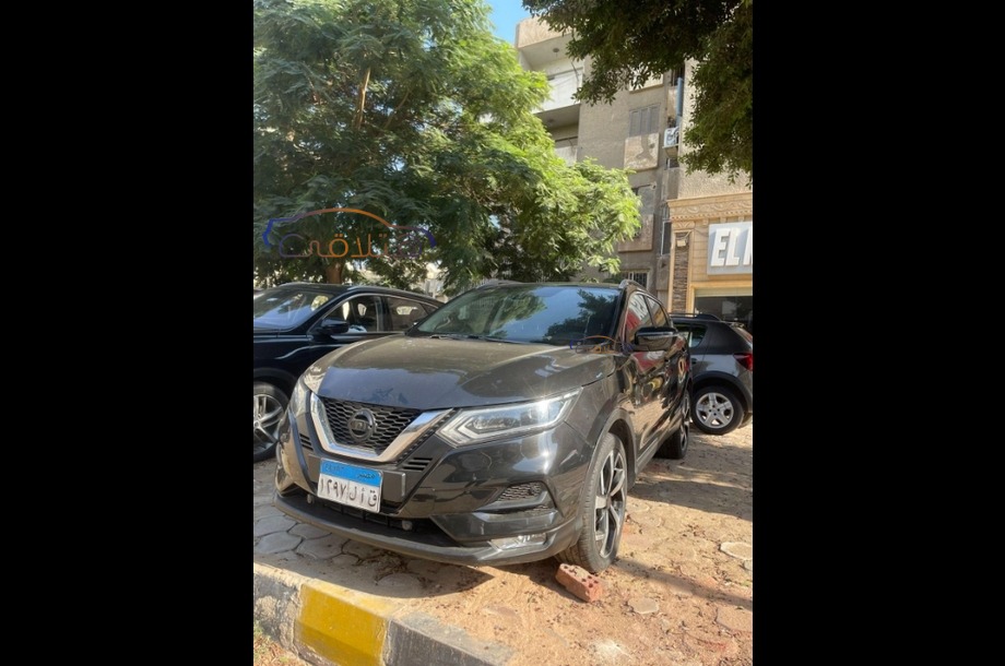 Qashqai Nissan أسود