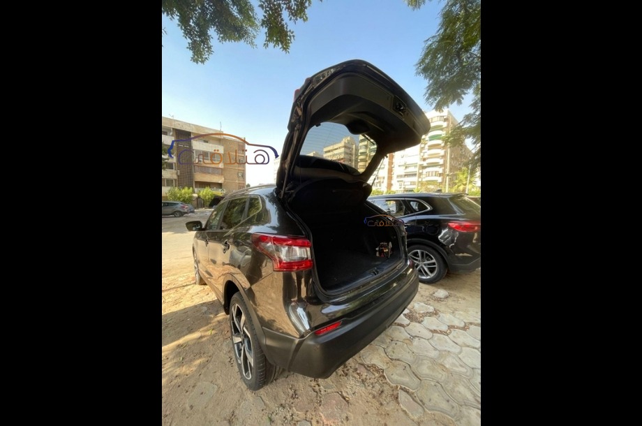 Qashqai Nissan أسود