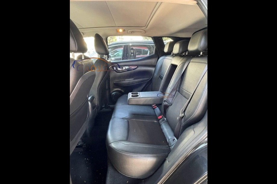 Qashqai Nissan أسود