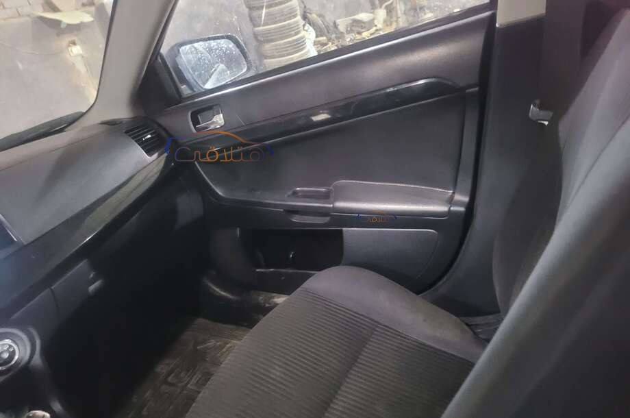 Lancer EX Shark Mitsubishi فضي