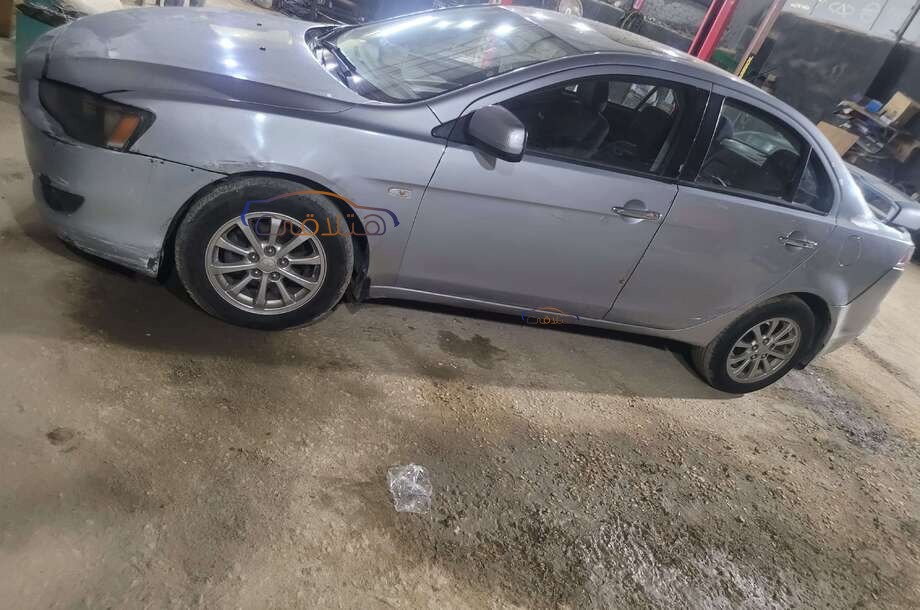 Lancer EX Shark Mitsubishi فضي