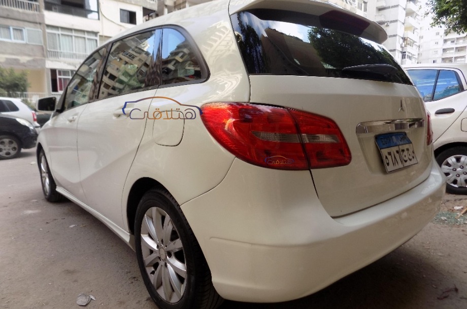 B 180 Mercedes أبيض