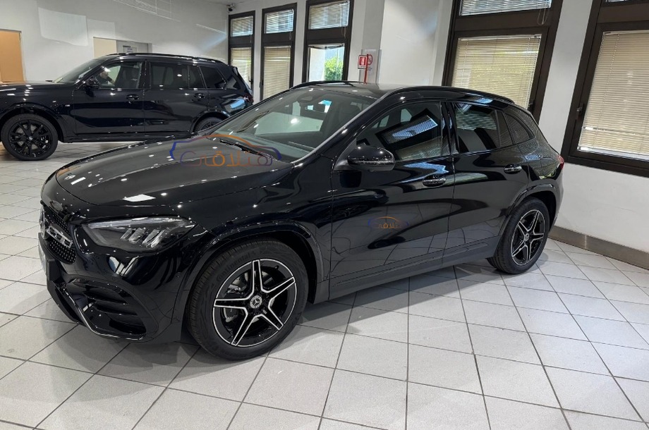 GLA 200 Mercedes Black
