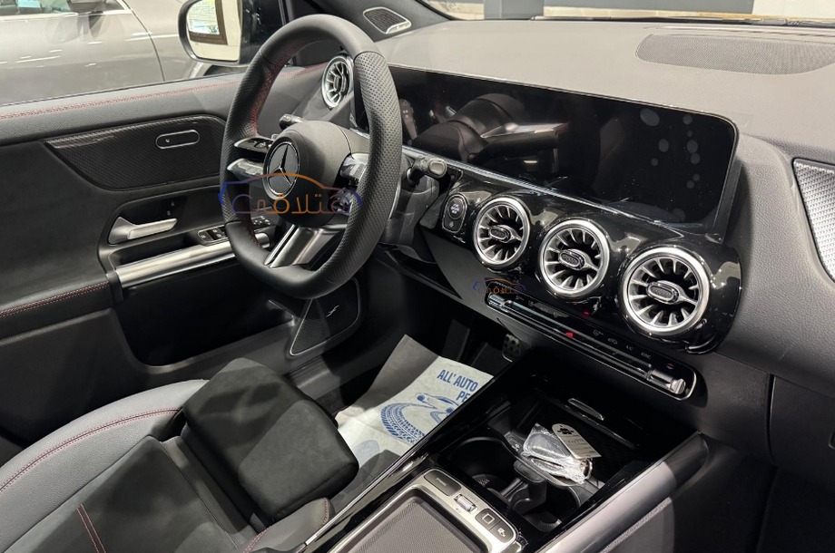 GLA 200 Mercedes Black