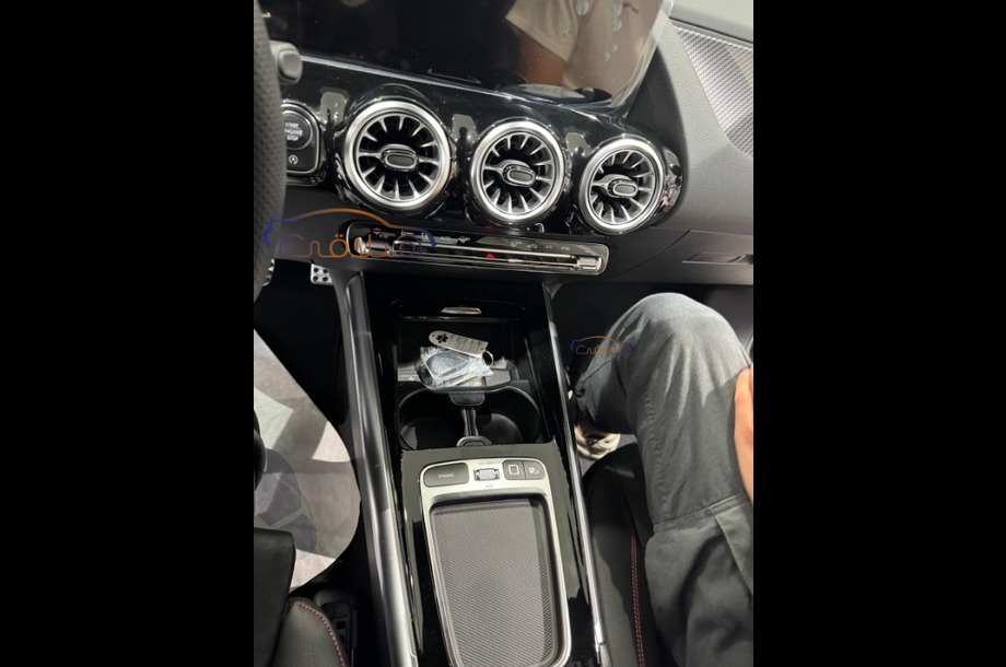 GLA 200 Mercedes Black