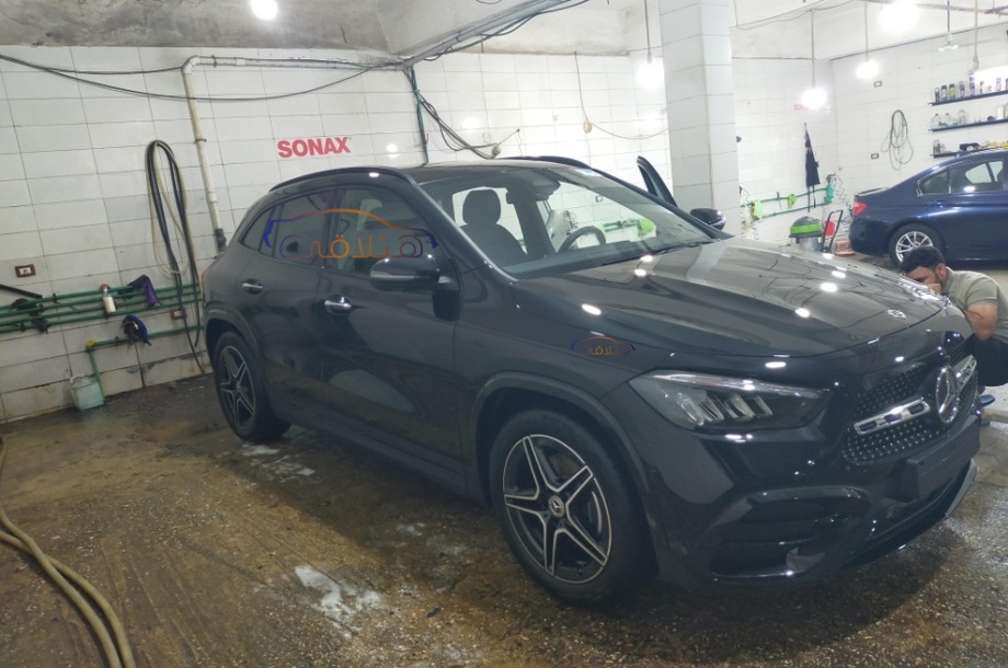 GLA 200 Mercedes Black