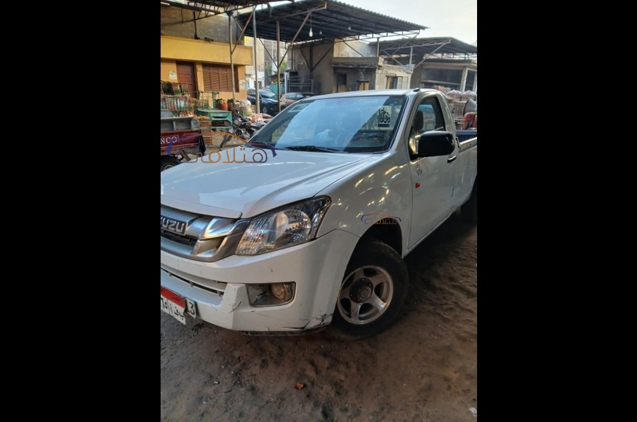 D max Isuzu White