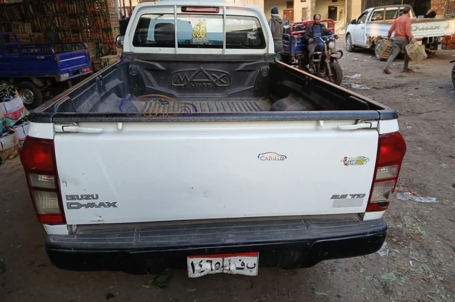D max Isuzu White