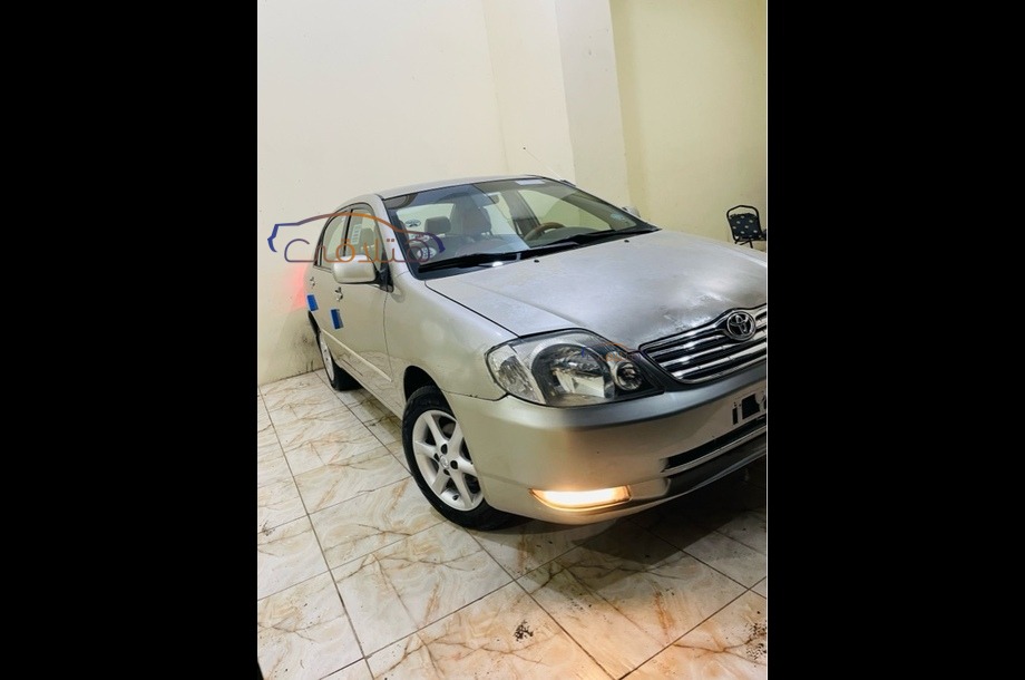Corolla Toyota ذهبي