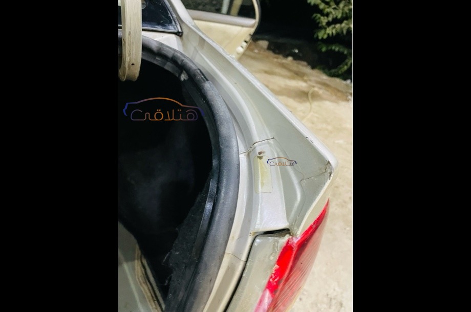 Corolla Toyota ذهبي