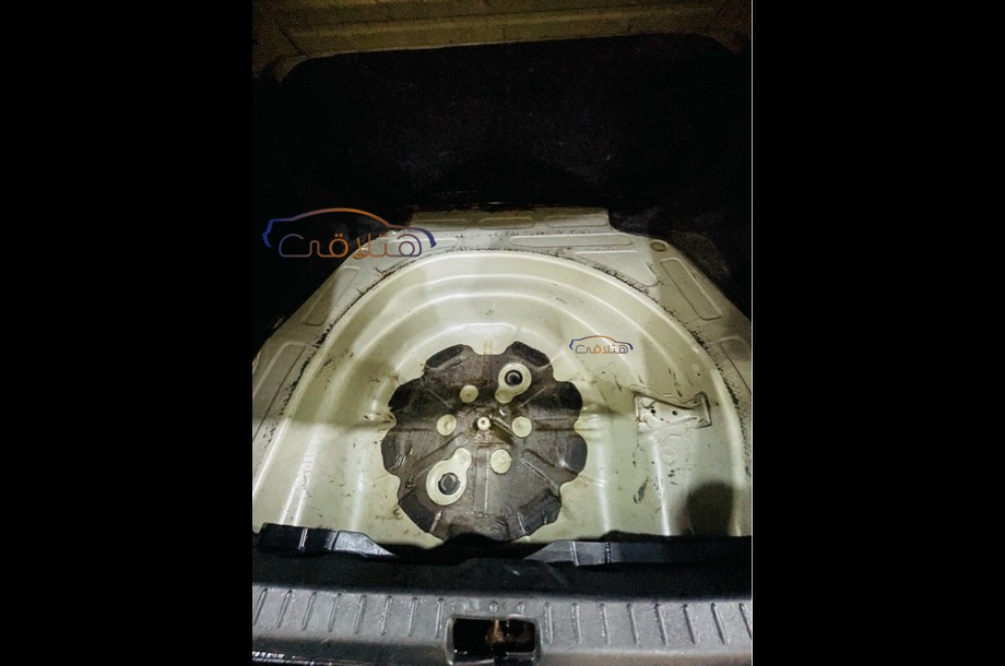 Corolla Toyota ذهبي