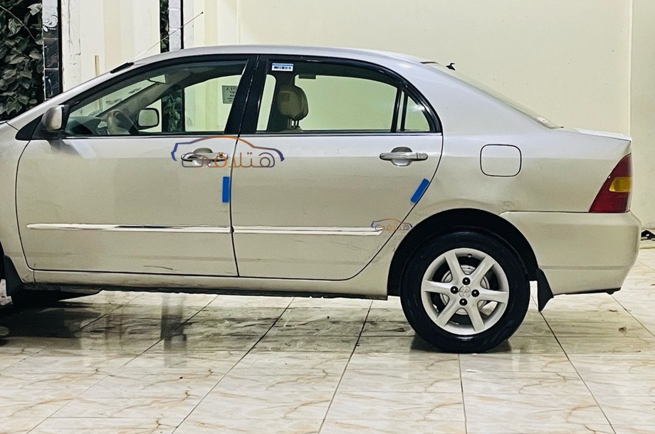 Corolla Toyota ذهبي