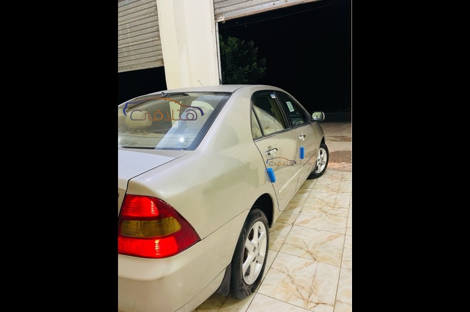 Corolla Toyota ذهبي
