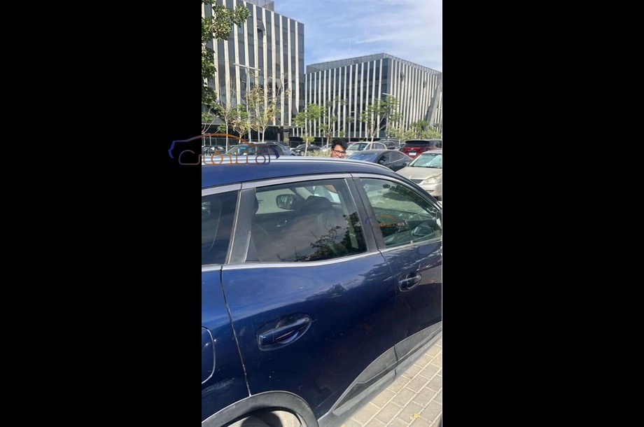 Kadjar Renault الأزرق الداكن